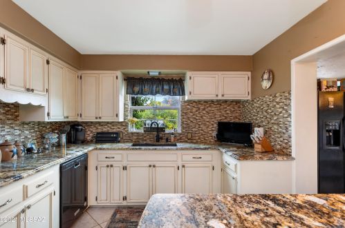 6202 Fairmount St, Tucson, AZ 85712-4407
