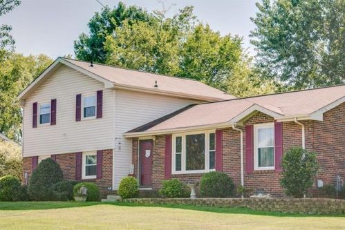 304 Donna Dr, Hendersonville, TN 37075-4112