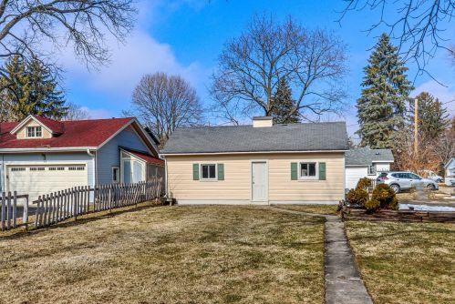 1329 Dodge St, Lake Geneva WI  53147-1309 exterior