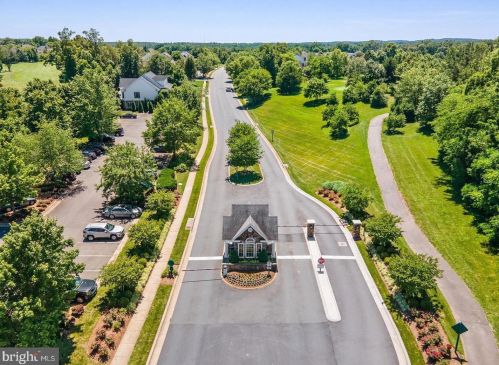 8373 Pedigrue Ct, Gainesville VA  20155-3240 exterior