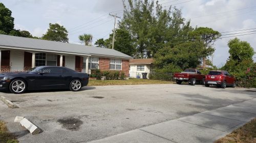 102 6th St, West Palm Beach, FL 33403-3263