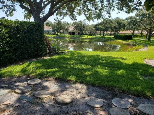 5704 Drummond Way, Naples, FL 34119-9510