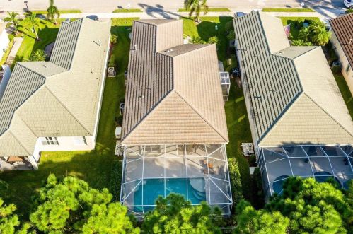 556 Indian Key Dr, Fort Pierce FL  34986-2051 exterior