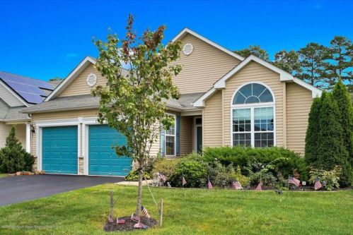 182 Enclave Blvd, Lakewood, NJ 08701-5786