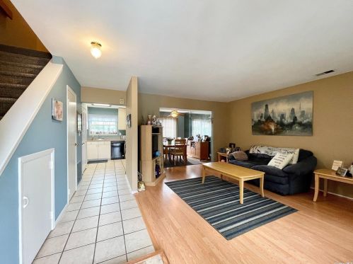 11 Sunhollow Ct, Deer Park, NY 11729-5615