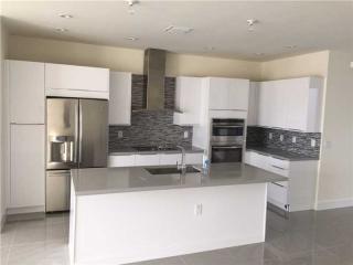 6324 104th Ct, Miami FL  33178 exterior