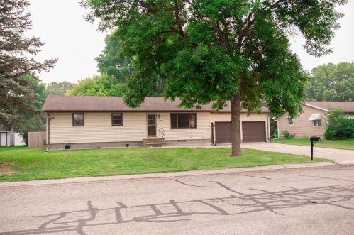 357 1st St, Gaylord, MN 55334-4429
