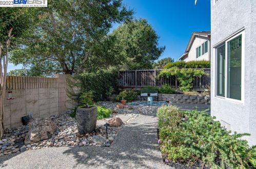 7336 Las Palmas Way, Pleasanton CA  94568-2775 exterior