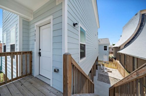 3610 Sealy St, Galveston TX 77550-4029 exterior