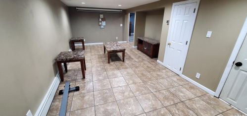 31 Evergreen Pl, Deer Park NY  11729-3720 exterior