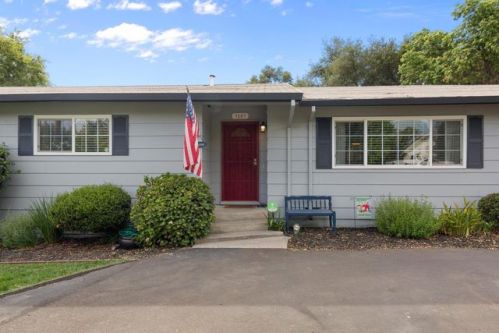 3885 Circle Dr, Loomis, CA 95650-9225