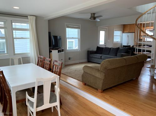 11 Dover Ave, Lavallette NJ  08735-2704 exterior