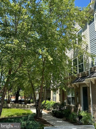 655 Anacostia Ave, Washington, DC 20019-1509