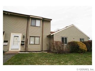 35 Hobbes Ln, Rochester, NY 14624-1201