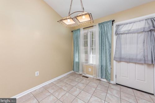 302 Land Or Dr, Ruther Glen VA  22546-1241 exterior