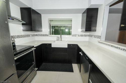 15 Encampment Dr, Bedminster NJ  07921-1835 exterior