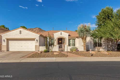 5704 Robb Ln, Glendale, AZ 85310-2738