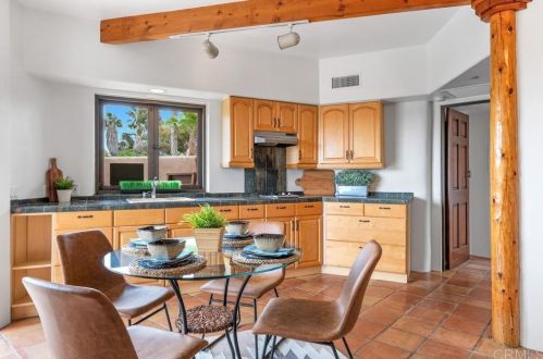 1570 Caudor St, Encinitas CA  92024-1216 exterior