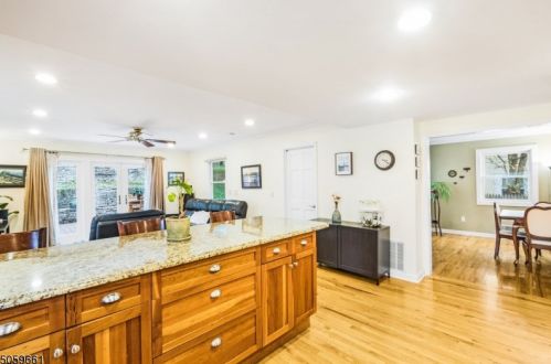 41 Essex Ave, Bernardsville NJ  07924-2235 exterior