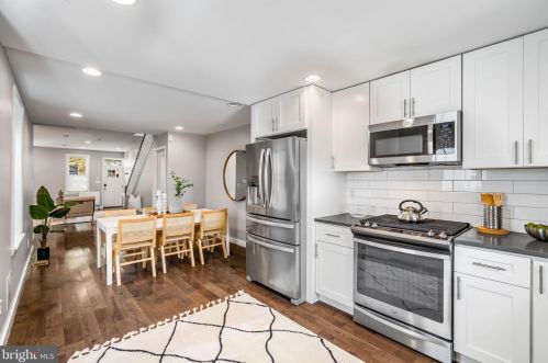 2037 Carpenter St, Philadelphia PA 19146-2418 exterior