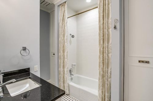 2131 Warner Rd, Fort Worth TX  76110-1747 exterior