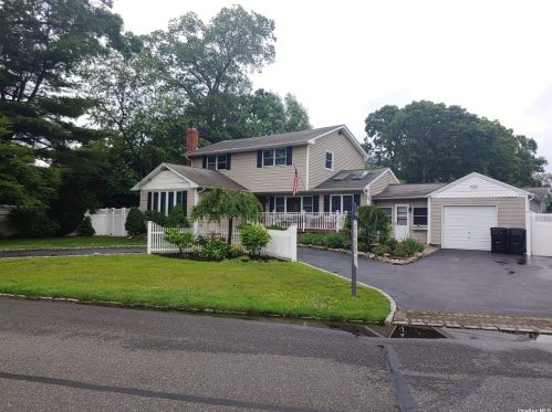 105 Haynes Ave, West Islip NY  11795-1048 exterior