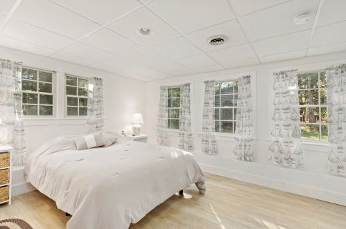 15 Mary Rd, Eastham MA 02642-2927 exterior