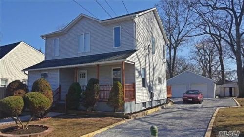 22 Bittermint St, Islip Manor, NY 11751-2802