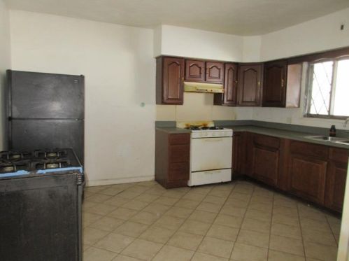 327 Kramer Way, Pittsburgh PA 15211-2007 exterior