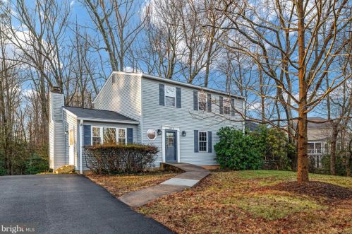2825 Reign St, Herndon, VA 20171-2105
