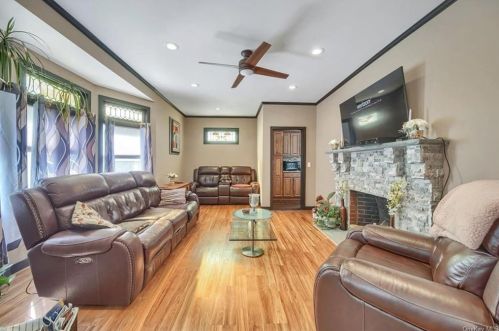 318 Summit Ave, Mount Vernon NY  10552-3004 exterior