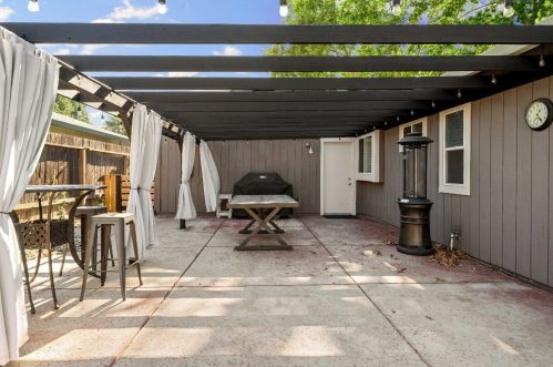 9271 Briles Ct, Elk Grove CA  95624-2451 exterior