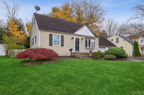81 Lois Ave, East Brunswick, NJ 08816-2954