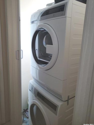 79 Cleveland Ave, Rockville Centre NY  11570-6003 exterior