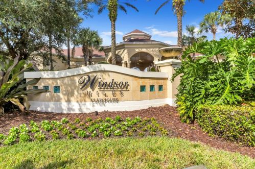 2543 Renshaw St, Kissimmee, FL 34747-2109