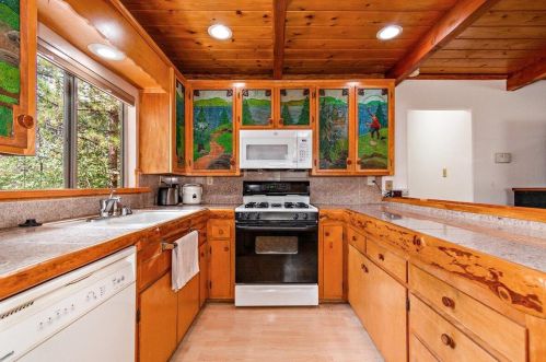 241 Whipple Dr, Big Bear City CA  92314-9752 exterior