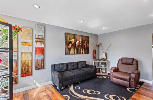 9492 Green Bay Rd, Milwaukee, WI 53209-1030