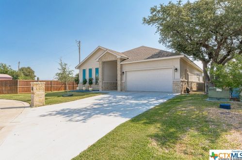 2047 Pirtle Dr, Salado, TX 76571-6267