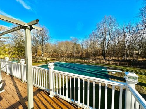 45 Eisenhower Dr, Middletown NY  10940-4543 exterior