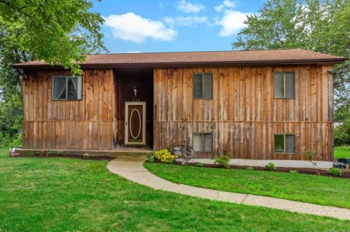 335 Somerston Rd, Yorktown Hgts NY  10598-2225 exterior