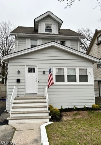 423 Drake Ave, Roselle, NJ 07203-1425