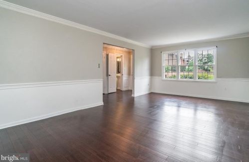 2836 Flagmaker Dr, Falls Church VA  22042-2203 exterior