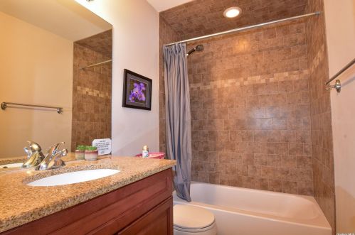 45 Crystal Brook Hollow Rd, Mount Sinai NY  11766-1606 exterior