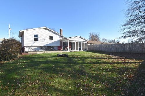 4669 Marina Dr, Whitaker PA  15120-2981 exterior