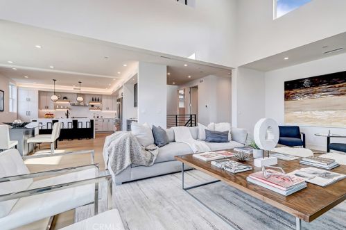1821 Armour Ln, Redondo Beach, CA 90278-4819