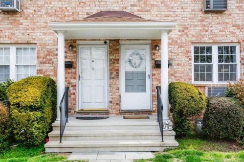 58 Lindstrom Rd, Stamford, CT 06902-7442