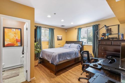 20 Stratford Rd, White Plains NY  10603-2827 exterior