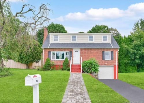 30 Lambert Dr, Norwich CT  06360-1735 exterior