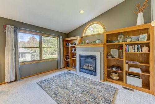 1116 Grandview Dr, Hudson WI  54016-1472 exterior