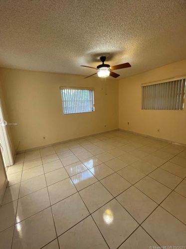 9325 24 Pl, Hollywood FL 33024-3125 exterior